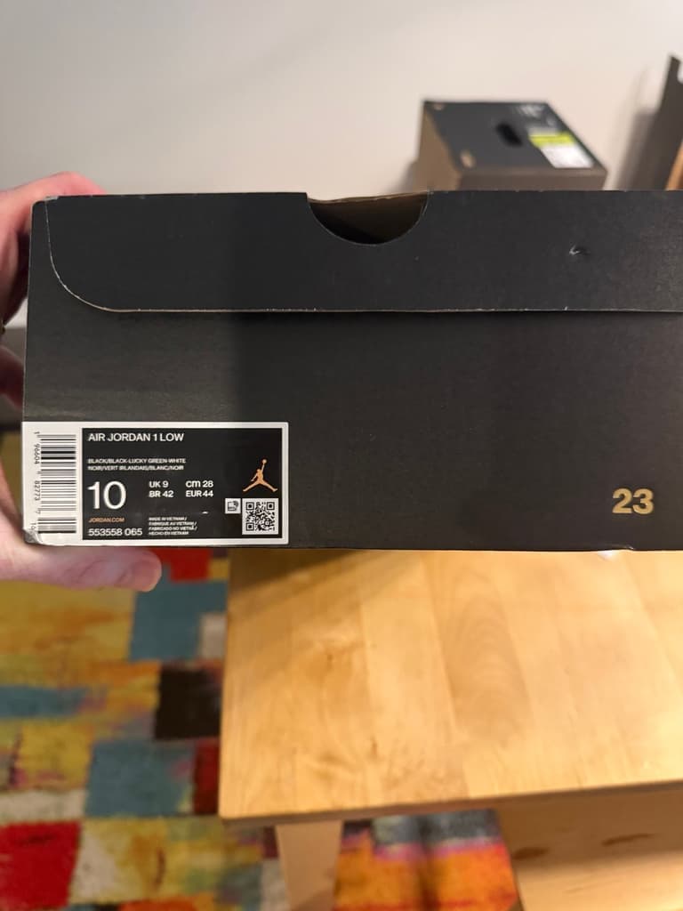 Air Jordan 1 Low box label showing size 10 and style 553558 065